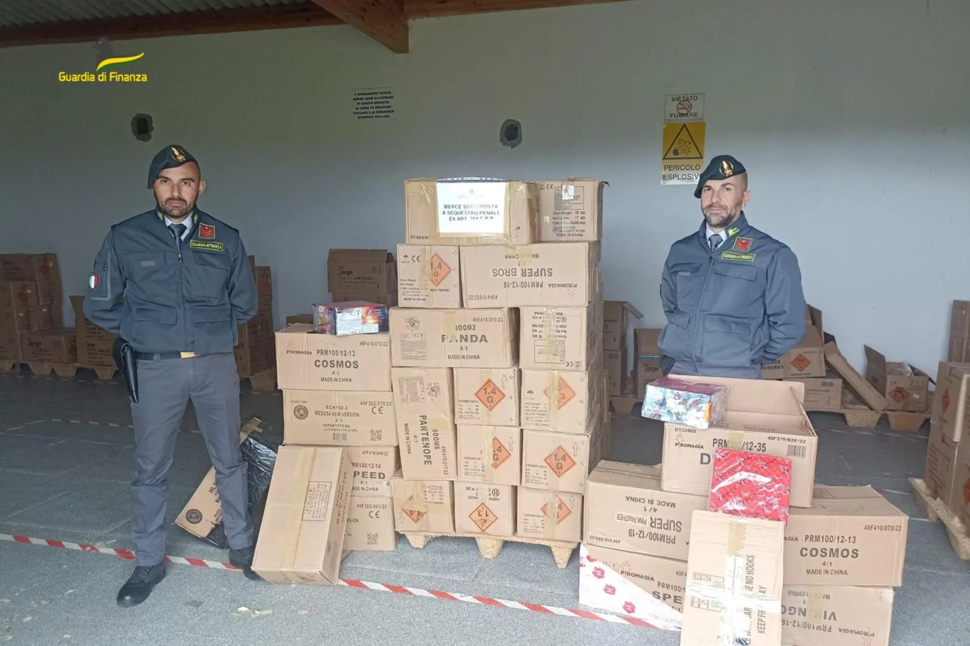 I materiali sequestrati a Cagliari dalla Finanza (foto @Gdf)