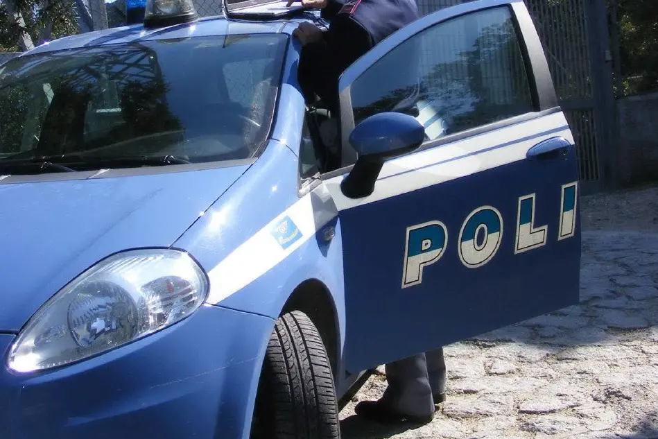 Un'auto della polizia