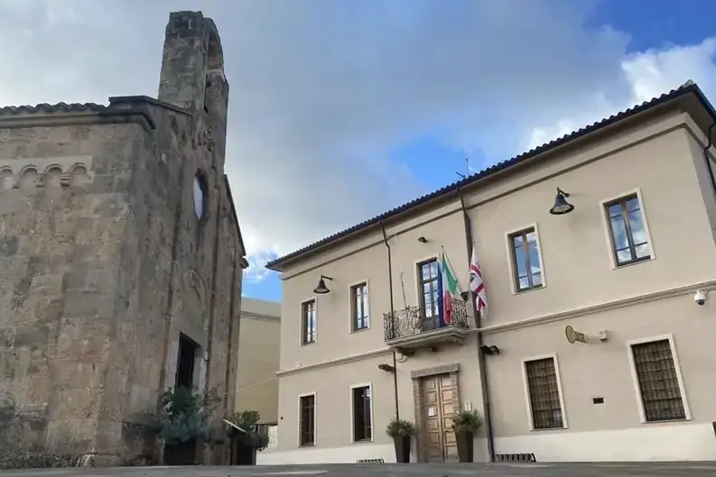 Il Municipio di Villa San Pietro (foto Ivan Murgana)