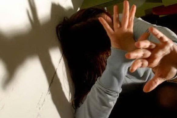 Mesi di abusi sessuali su una ragazzina di 11 anni: arrestato un 47enne
