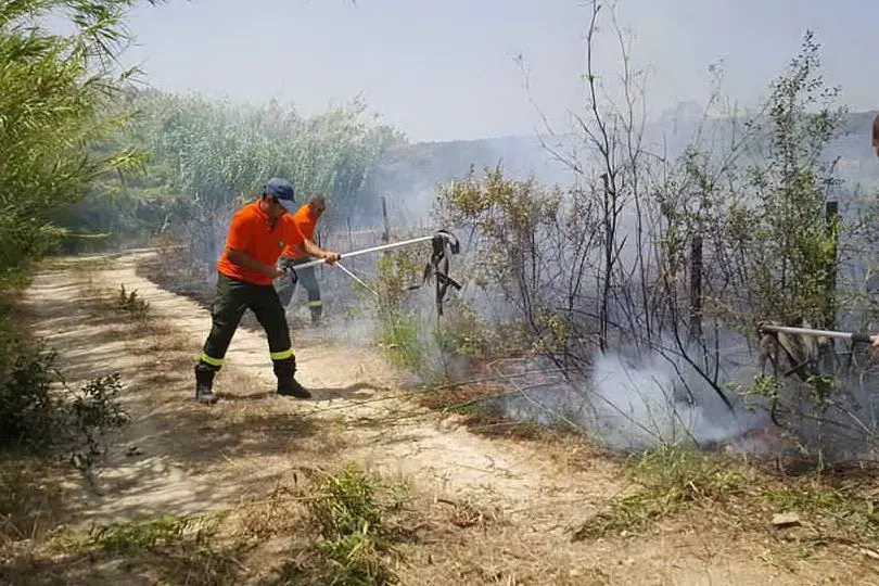 L'incendio del primo pomeriggio nelle campagne di Collinas