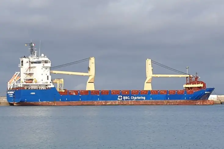 La nave ferma in porto (L'Unione Sarda - Pala)