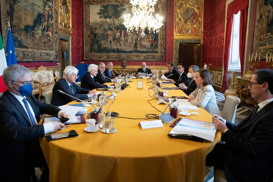 Mattarella riunisce il Consiglio Supremo di Difesa: “Ora misure severe, rispondere con tempestività”