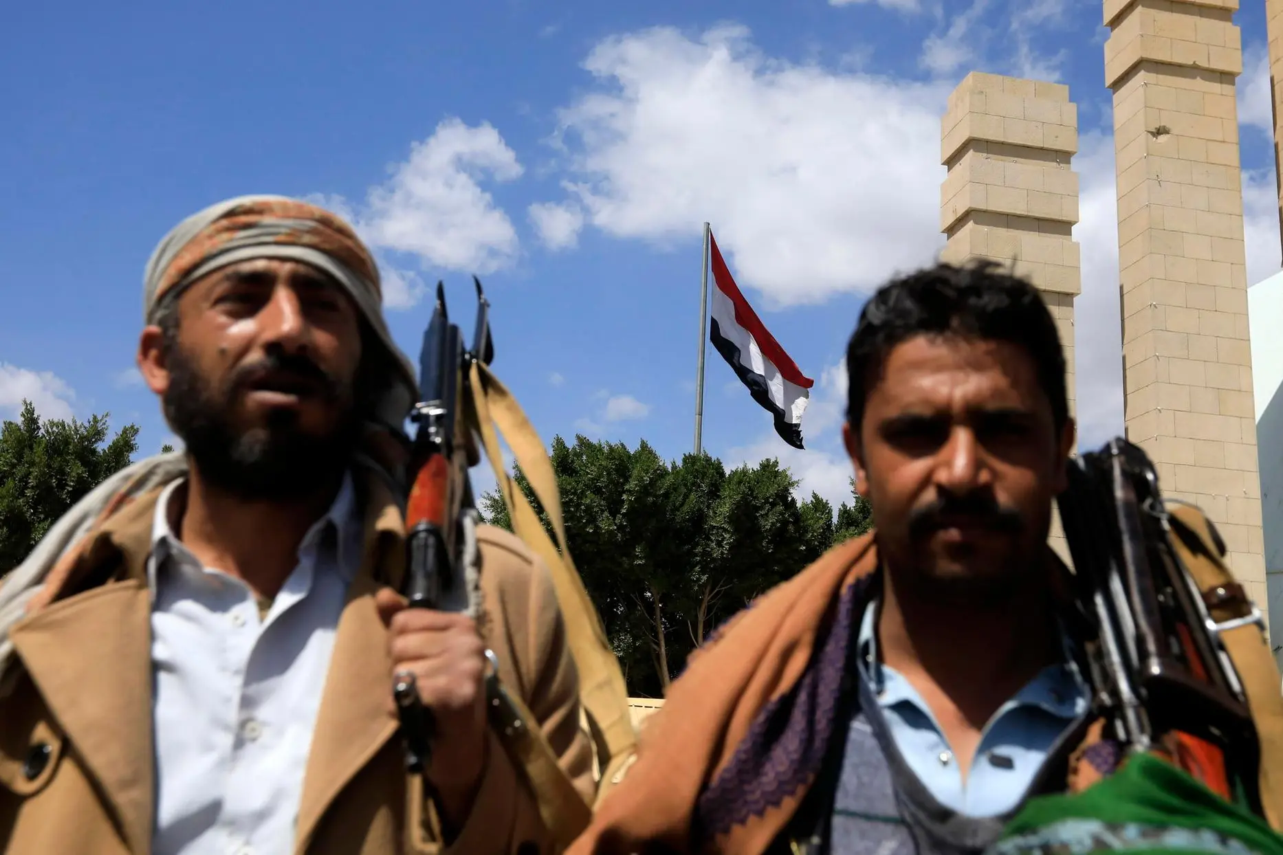 Due miliziani Houthi in Yemen (Ansa-Epa)