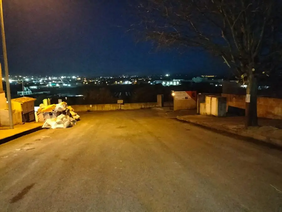 La strada ripulita a Predda Niedda (foto L'Unione Sarda-Tellini)