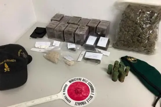 Il materiale sequestrato (foto Gdf)