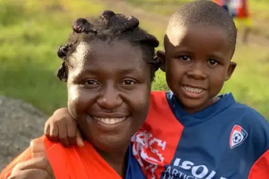 Tanti sorrisi nel viaggio dei due giovani di Muravera in Uganda