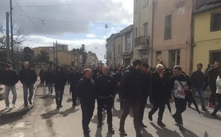 Protesta dei pastori, coop e industriali alla manifestazione per dire no alla violenza