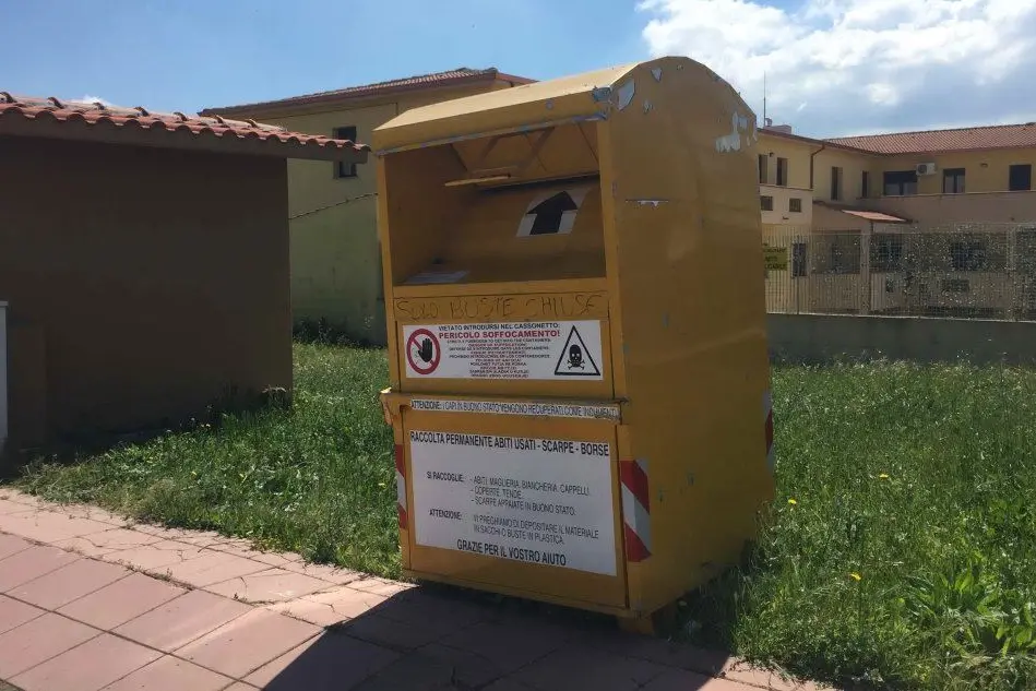 I contenitori per la raccolta degli indumenti