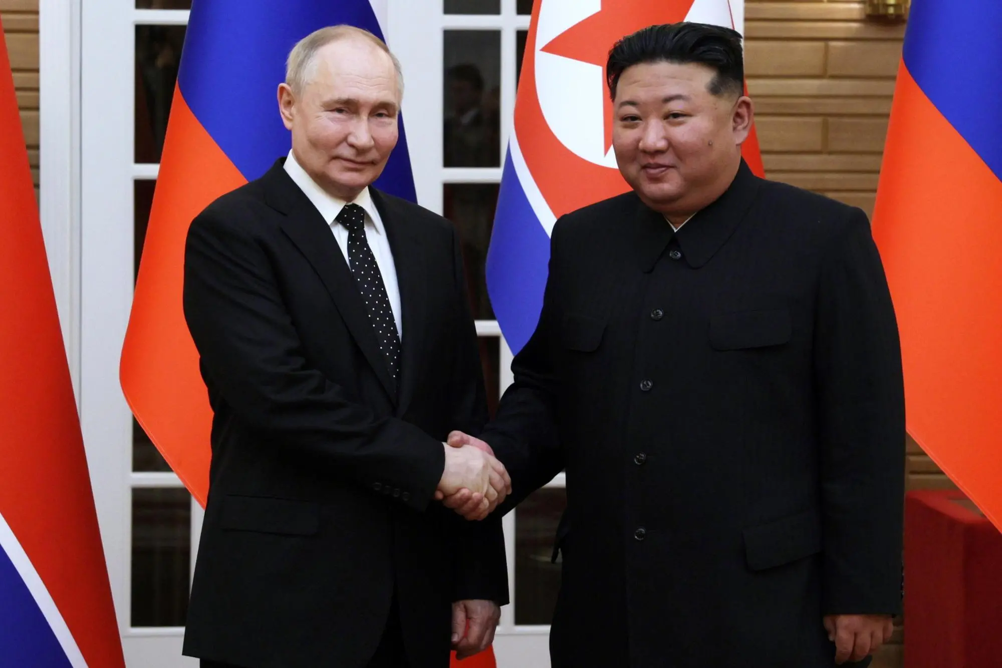Putin con Kim Jong-un (Ansa-Epa)