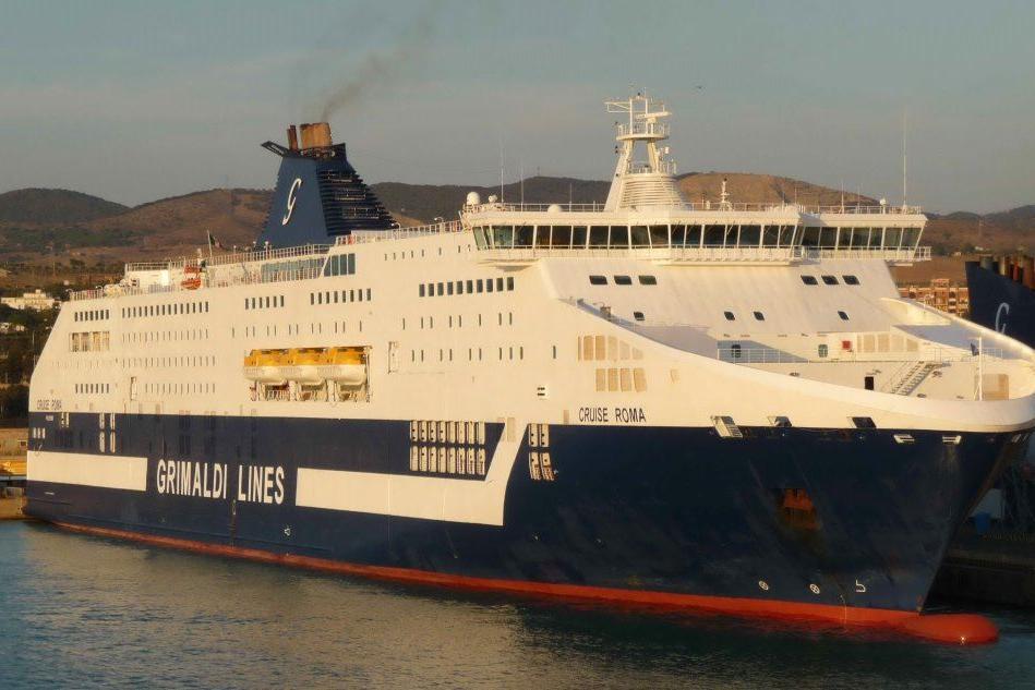 Avaria per una nave partita da Porto Torres e diretta in Spagna: odissea per 390 passeggeri