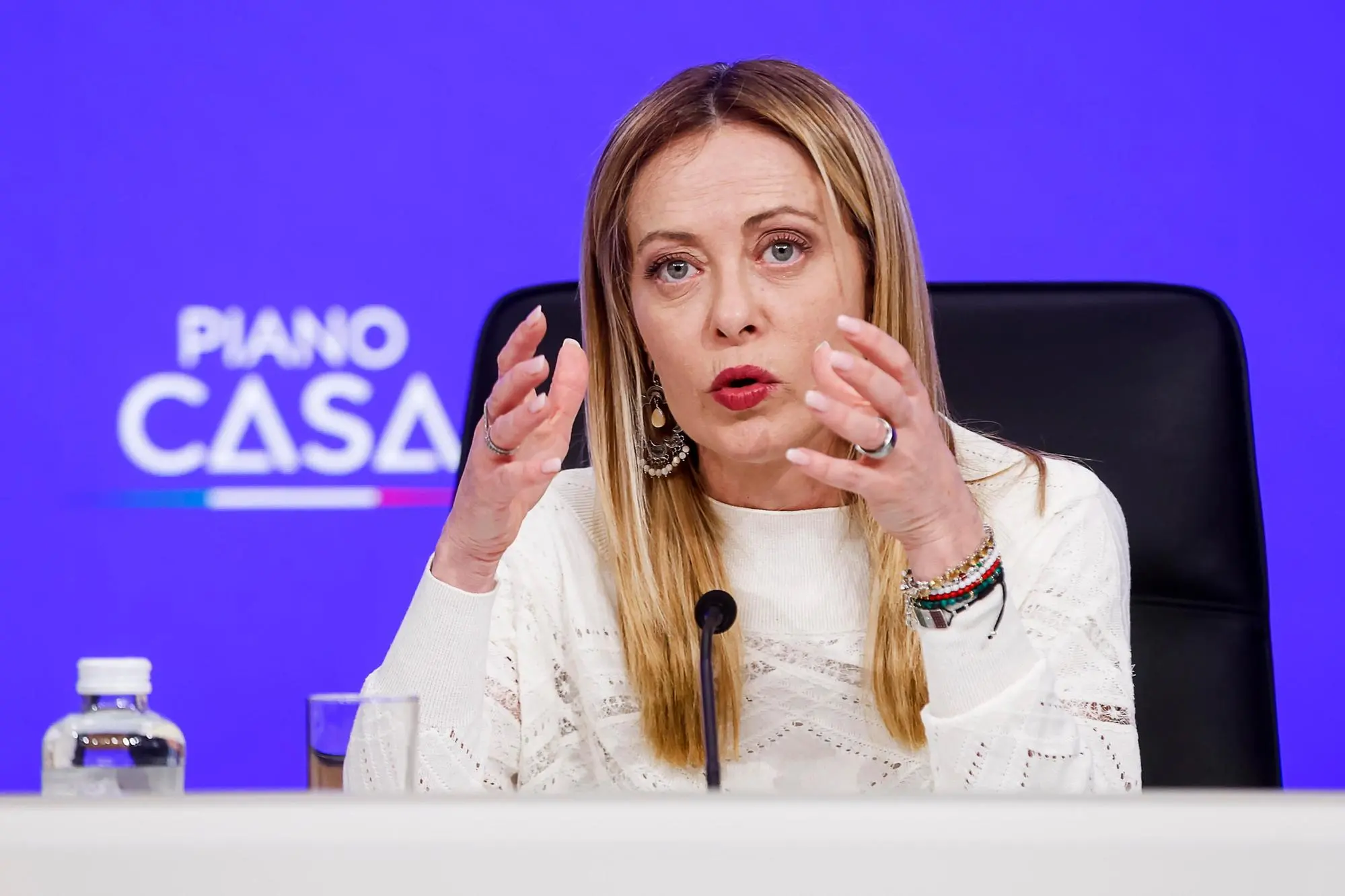 La presidente del Consiglio Giorgia Meloni durante la conferenza stampa al termine del Consiglio dei Ministri (Ansa)