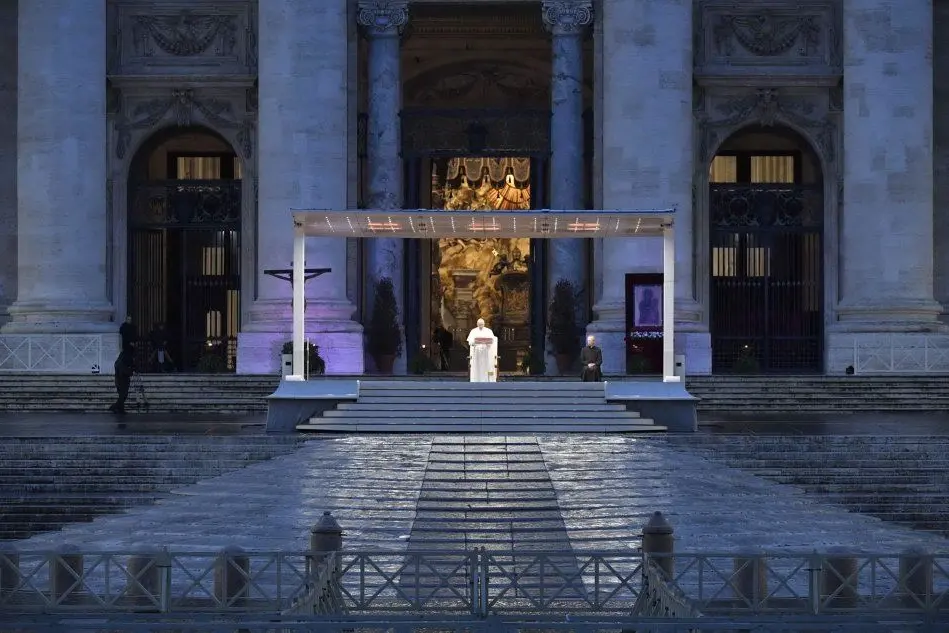 #AccaddeOggi: 27 marzo 2020, il Papa prega per la fine del Covid