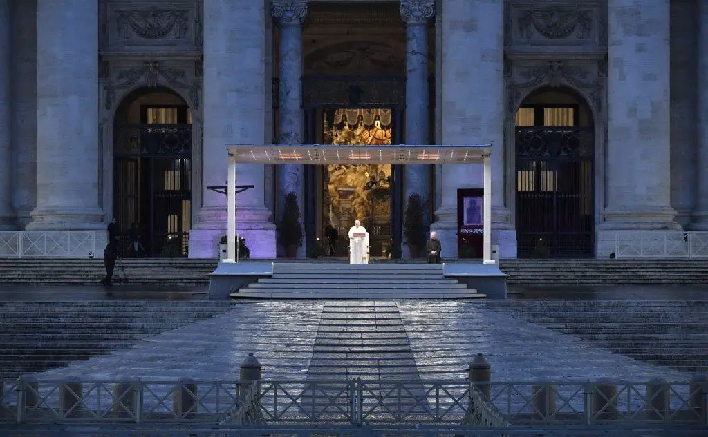 #AccaddeOggi: 27 marzo 2020, il Papa prega per la fine del Covid