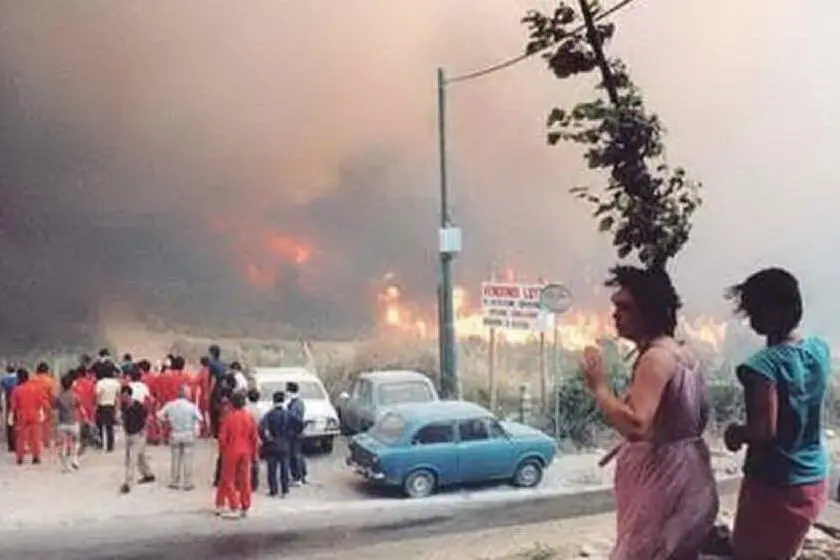 L'incendio di Curraggia (archivio L'Unione Sarda)
