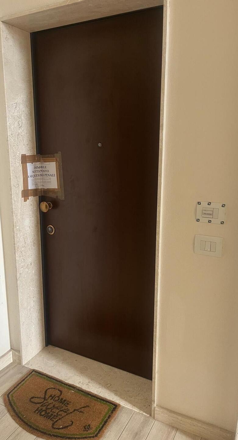 La telefonata concitata prima della tragedia Gli inquilini sotto choc