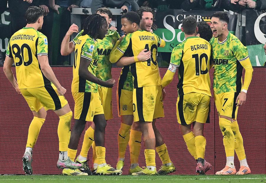 Grosso prepara il tridente Berardi-Pinamonti-Laurienté