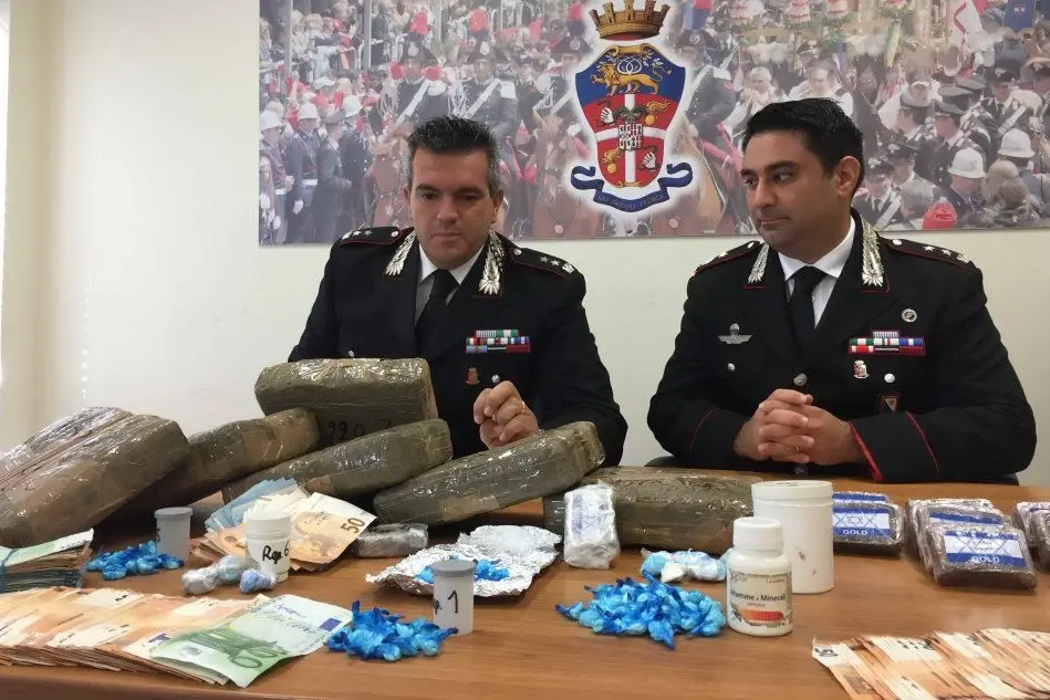 La droga sequestrata (foto L'Unione Sarda - Vercelli)