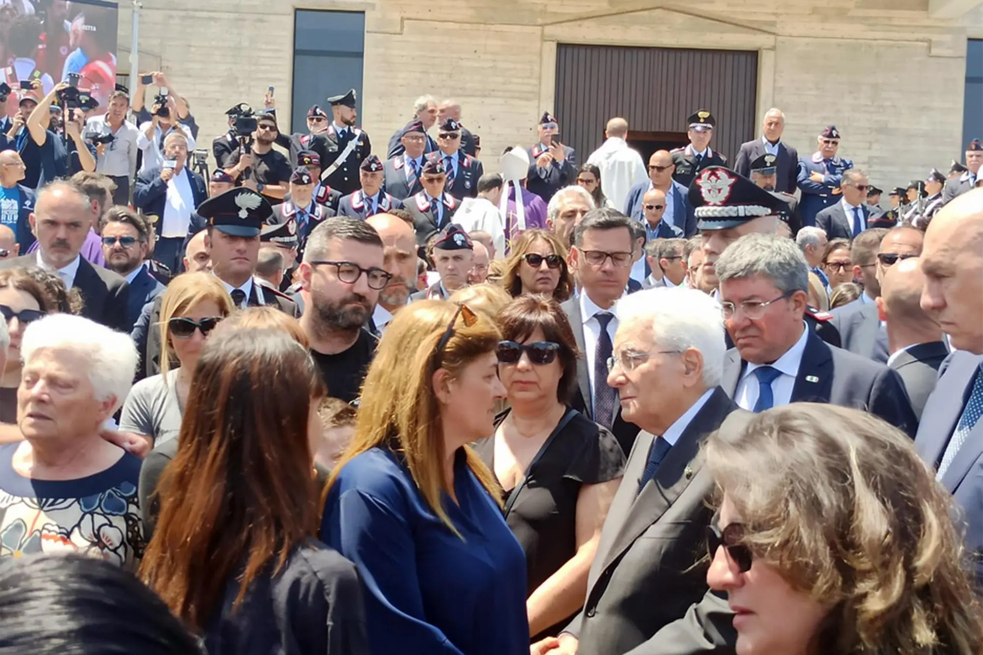 Il presidente della Repubblica Mattarella a Ostuni (Ansa)