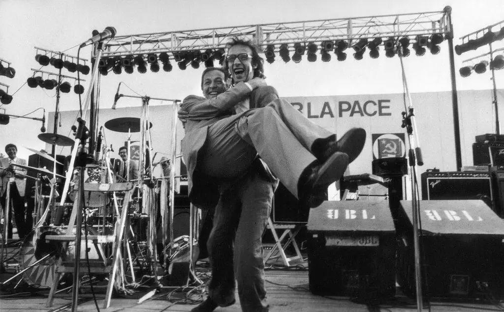 Una foto celebre: Berlinguer e Roberto Benigni il 16 giugno 1983 al Pincio (Roma)