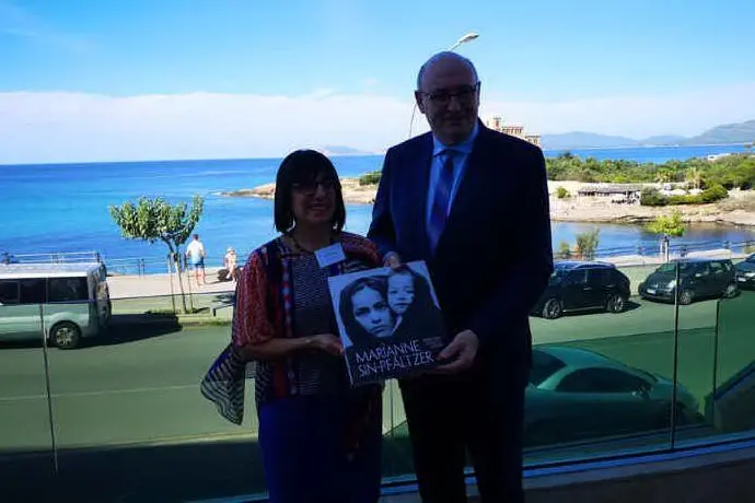 L'assessore Donatella Spano e Phil Hogan (foto Regione Sardegna)