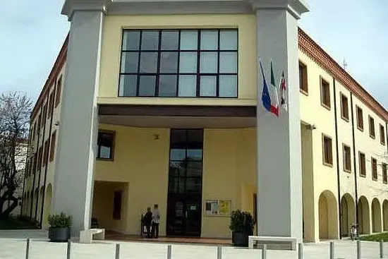 Il municipio di Tortolì (foto da wikipedia)