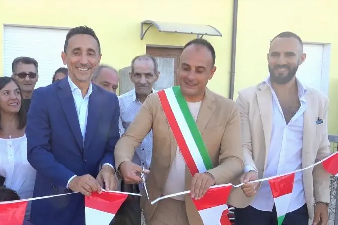 Il taglio del nastro a Osilo (foto concessa)