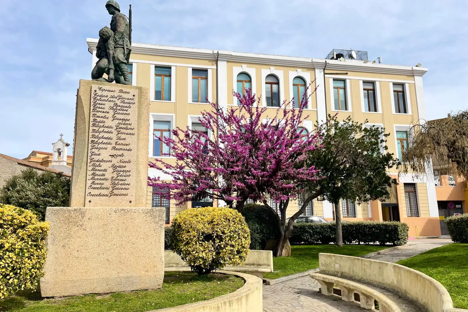 Il municipio di Arzachena (foto Comune di Arzachena)
