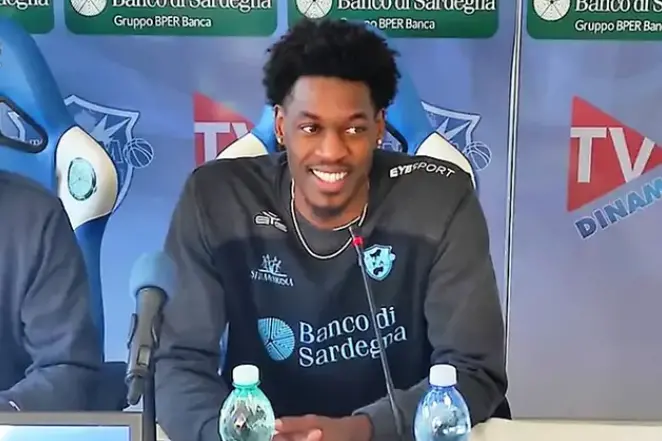 L'ex pivot della Dinamo Deshawn Stephens (foto G. Marras)