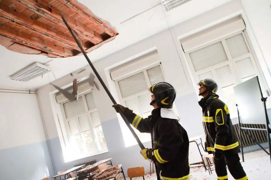 Il soffitto crollato al Liceo Dettori due anni fa