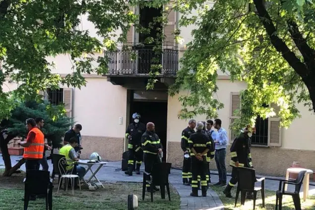 L'esterno della casa per anziani e disabili psichici a Parma (foto via Ansa @MicheleGuerra)