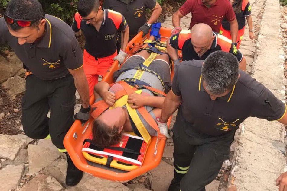 Baunei, cade a Pedralonga: turista si frattura la caviglia