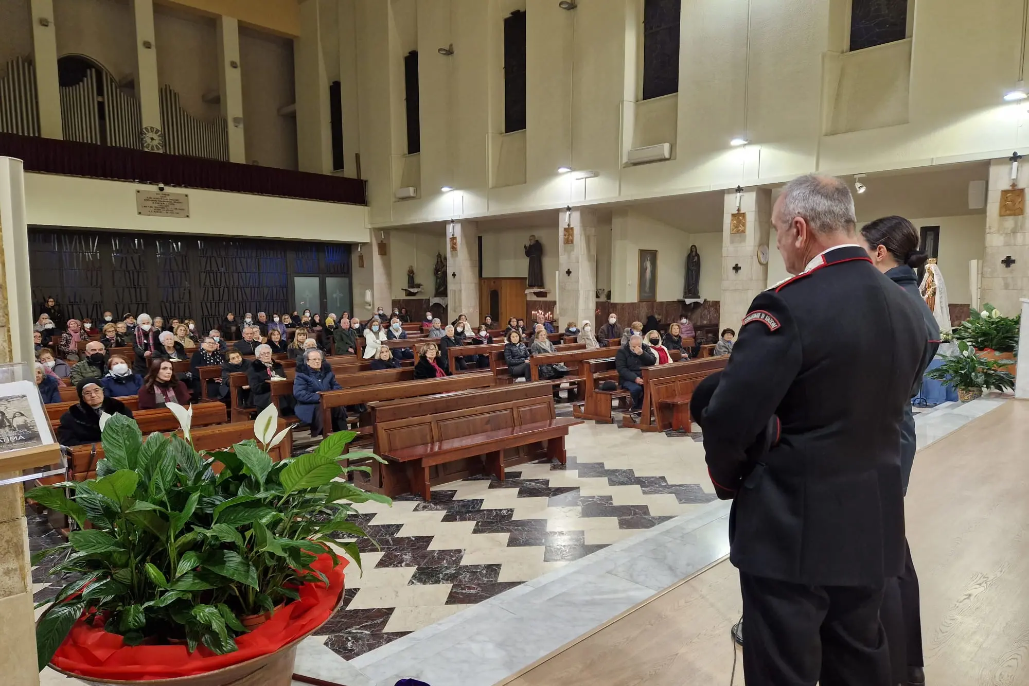 在 San Giuseppe 举行的会议（摄影 Carabinieri）