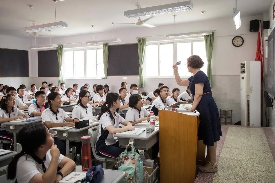 Una classde a Wuhan (Ansa)