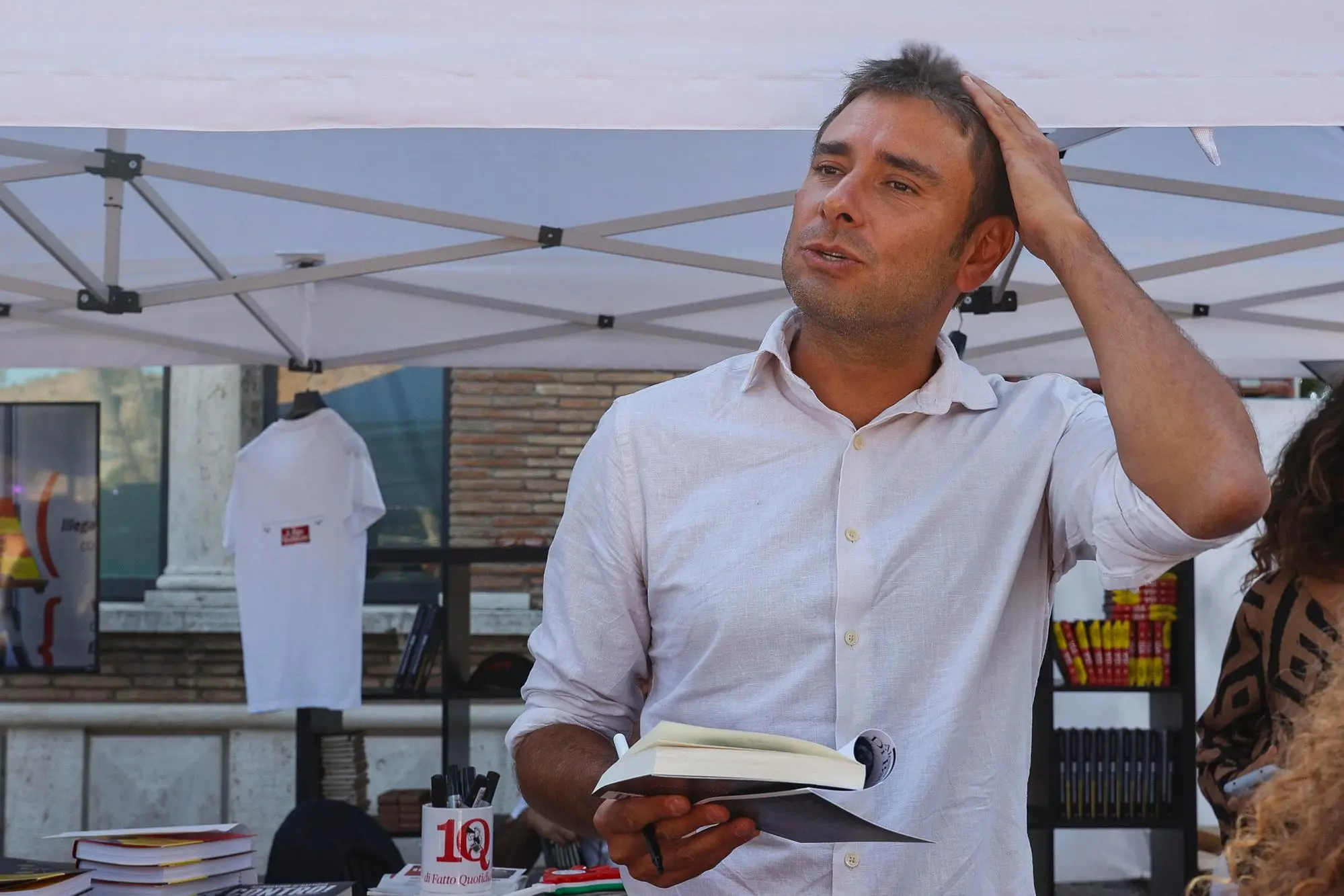 Alessandro Di Battista in una foto d'archivio dell'11 settembre 2022.ANSA/FABIO FRUSTACI