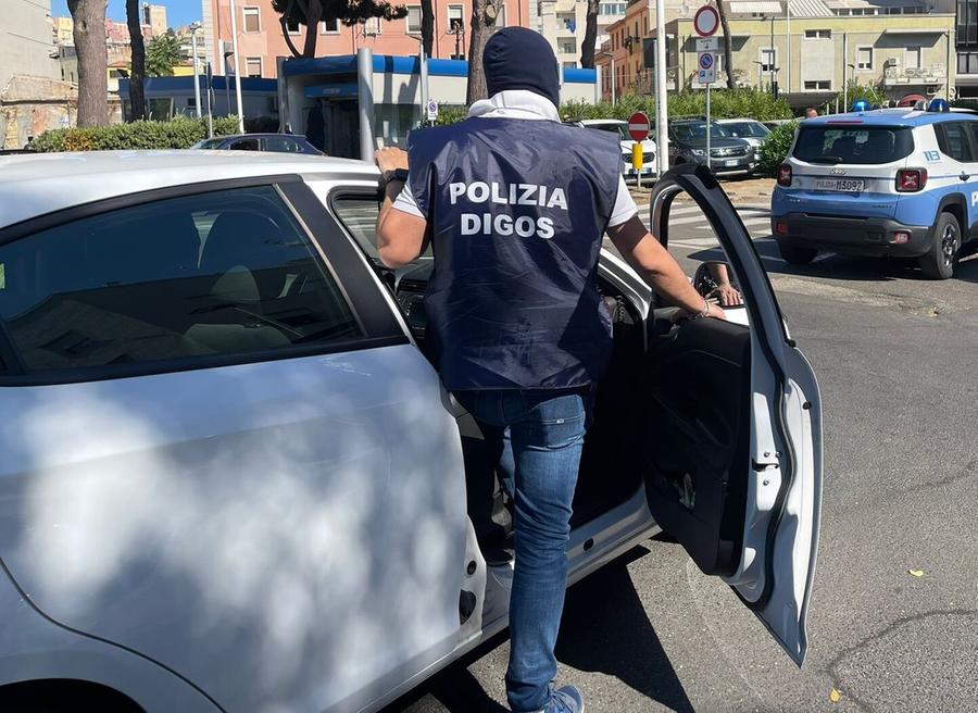 Odio razziale e neonazismo, 17enne nei guai