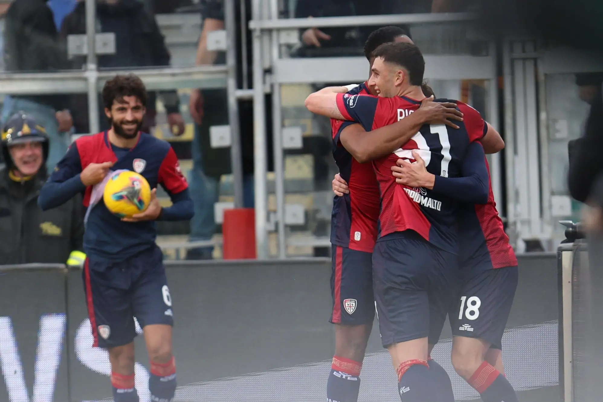 Sebastiano Luperto (a sinistra), difensore del Cagliari (foto Fabio Murru)