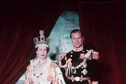 La Regina Elisabetta con Filippo di Edimburgo (Ansa)