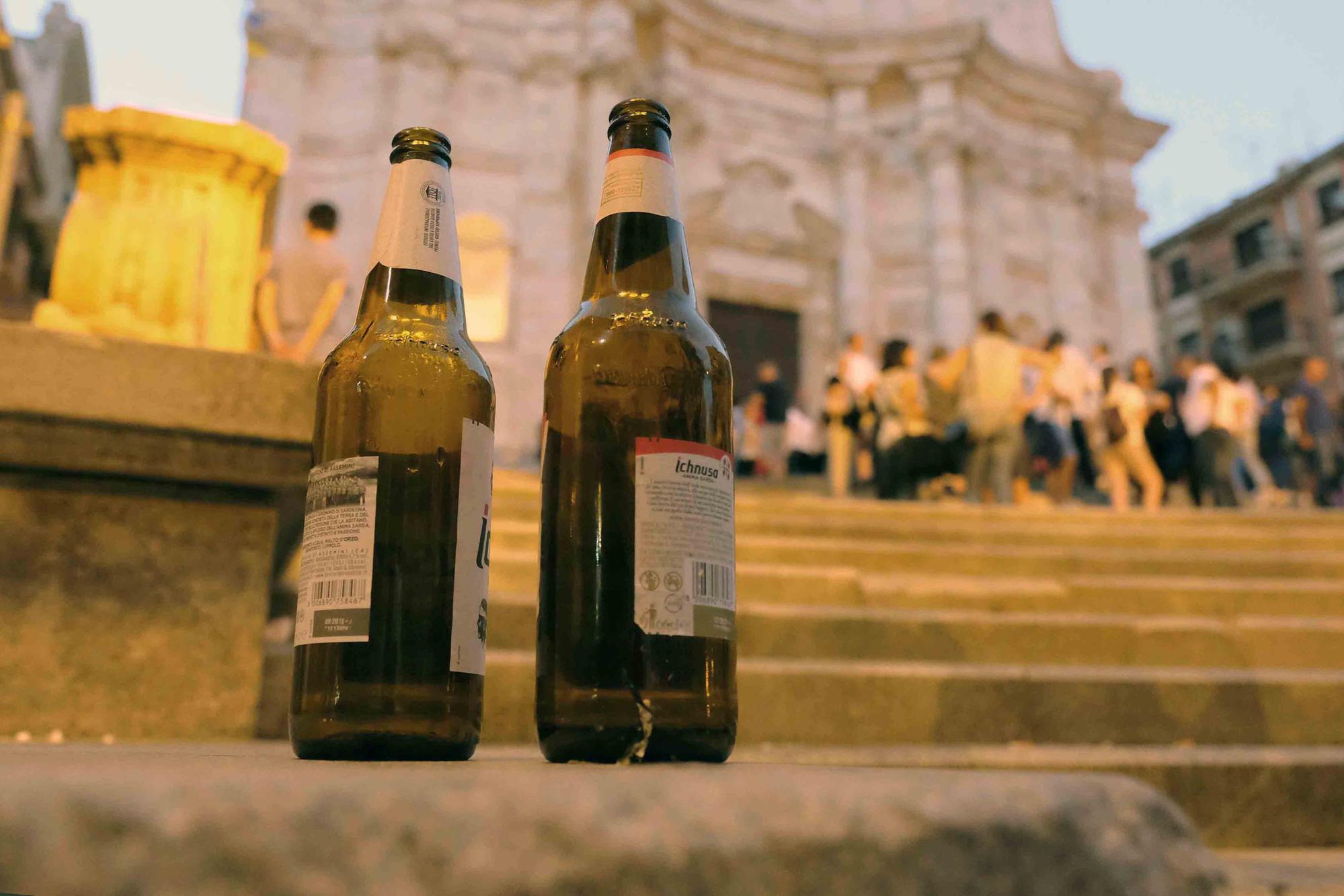 Alcolici da asporto, da oggi stop alla vendita e al consumo a Cagliari (archivio L'Unione Sarda - Ungari)
