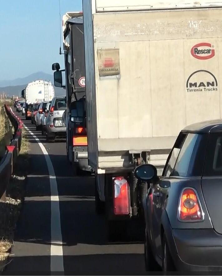In coda sotto il sole, odissea sulla 195