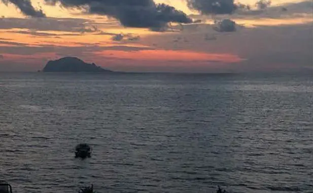 L'esponente del Pd ha definito, su Instagram, il mare delle Eolie come &quot;uno dei più belli al mondo&quot;