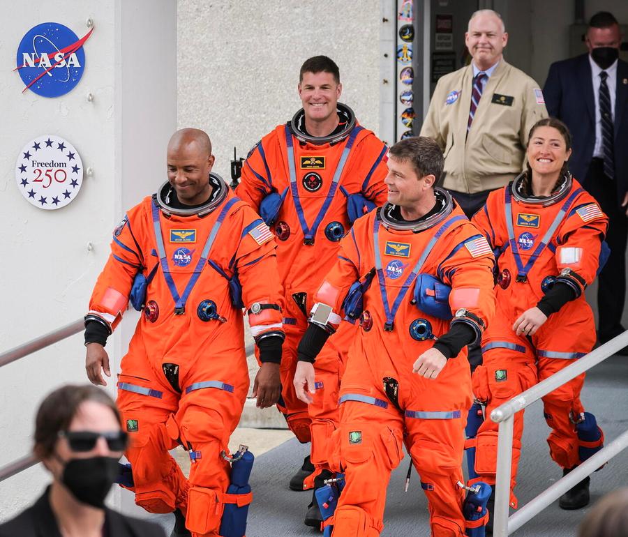 Artemis  torna a casa: nella notte l’ammaraggio