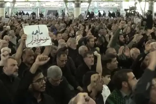 Iran, fedeli intonano slogan anti-Usa e Israele alla preghiera venerdì