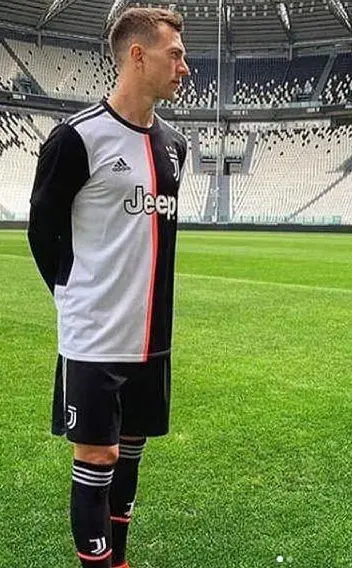 La maglia 2019-20 è stata indossata da Bernardeschi e Dybala
