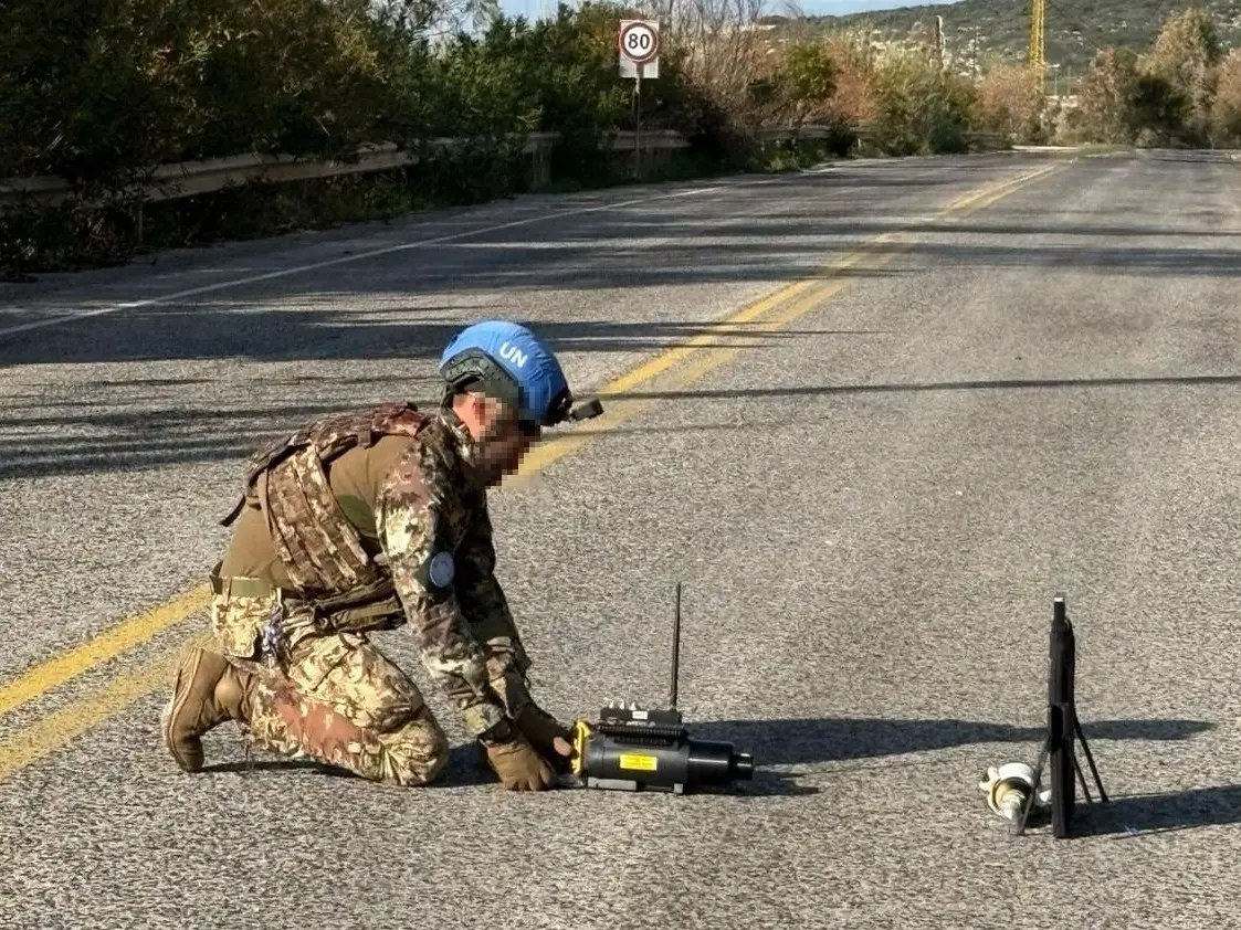 L'intervento sul drone (Foto: Unifil)