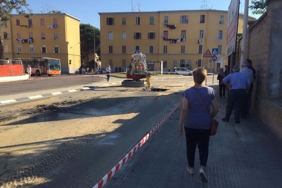 Cagliari, grossa perdita d'acqua nel quartiere di San Michele