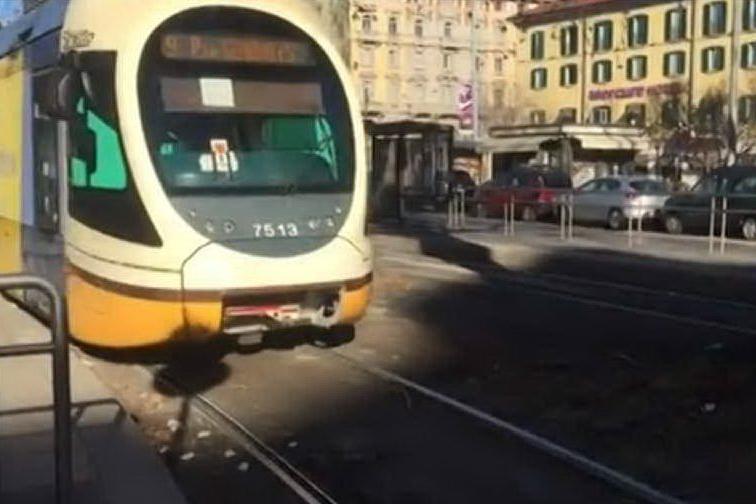 Milano, turista coreana muore travolta da un tram VIDEO