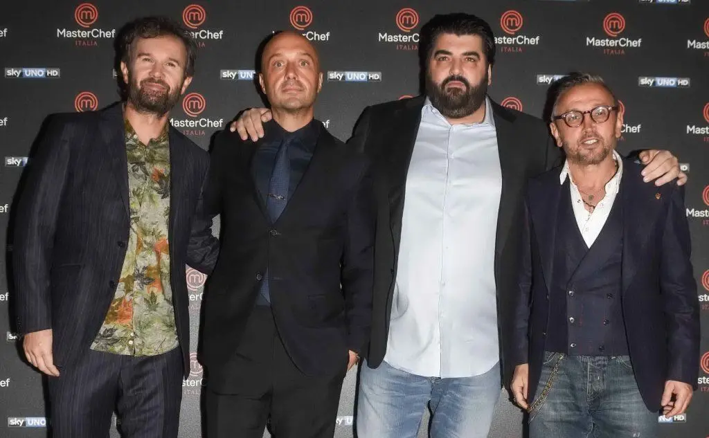 Insieme agli altri giudici in un'edizione di Masterchef: da sinistra Carlo Cracco, Joe Bastianich, Antonino Cannavacciuolo e Bruno Barbieri