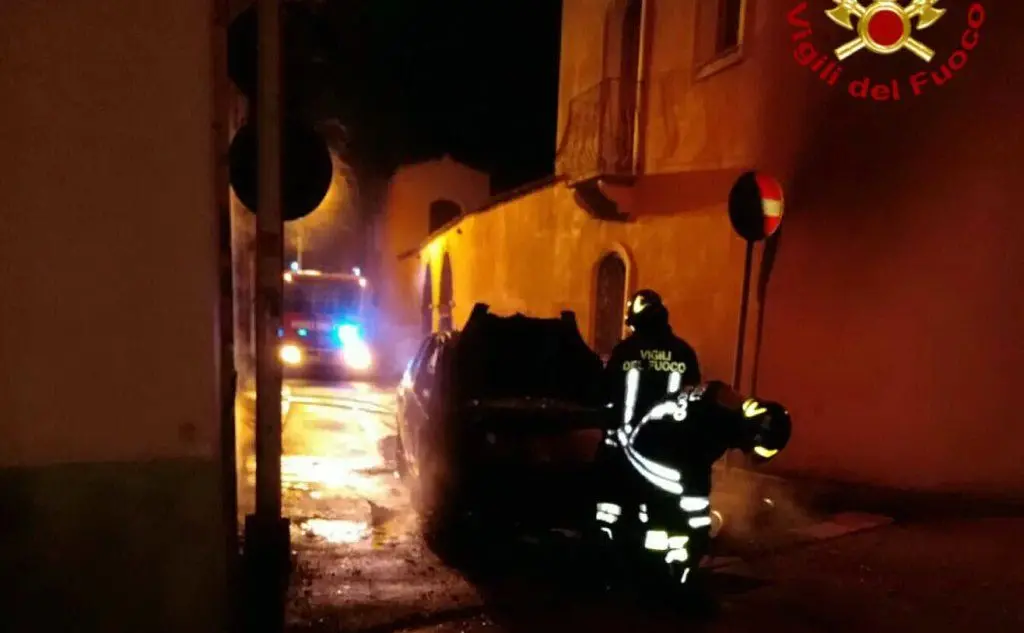 Danneggiata anche un'abitazione a Quartu