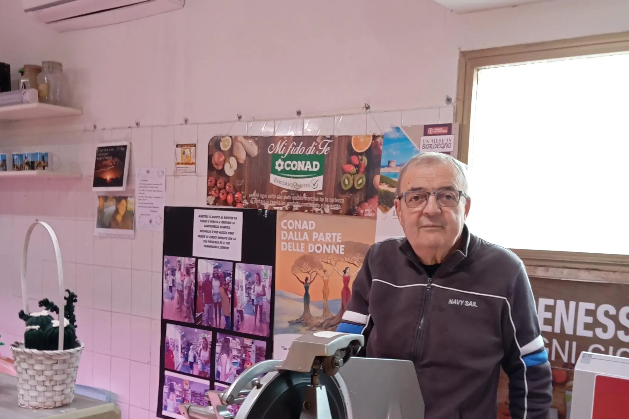 Giannetto Scanu nel suo negozio